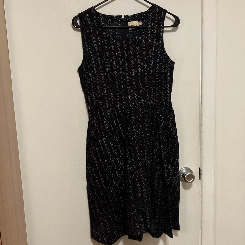 Mata Traders Sydney Black and White Patterned Midi Dress Small EUC